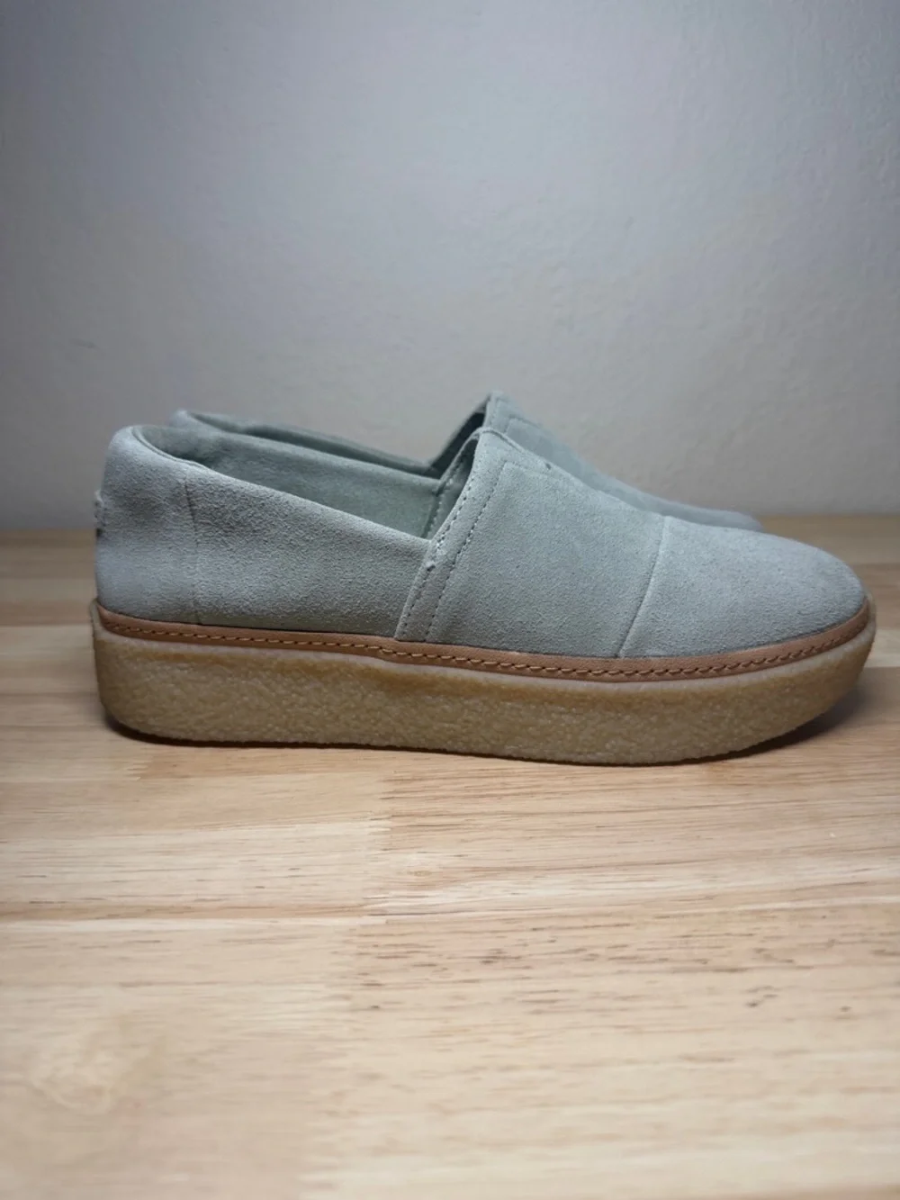 TOMS Women's Adelaide espadrilles in suede, featuring a slip-on design Sz.6.5